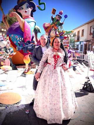 Traje de Fallera con manteleta y delantal