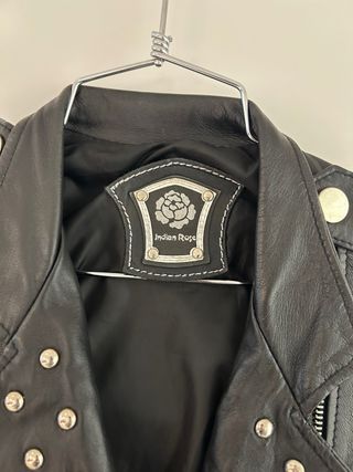 Chaleco de piel con tachuelas Made in Italy