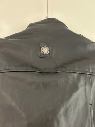 Chaleco de piel con tachuelas Made in Italy