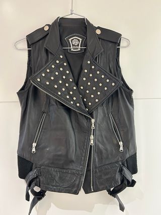 Chaleco de piel con tachuelas Made in Italy
