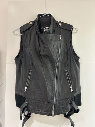 Chaleco de piel con tachuelas Made in Italy