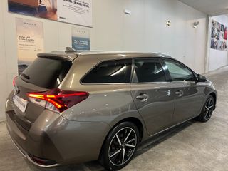 Toyota Auris 1.8 140H Feel! Touring Sports