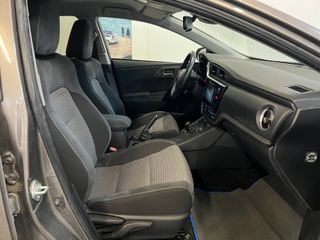 Toyota Auris 1.8 140H Feel! Touring Sports