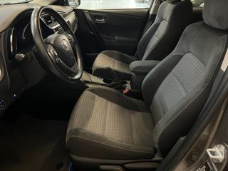 Toyota Auris 1.8 140H Feel! Touring Sports