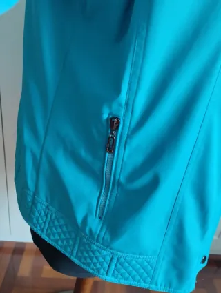 Cazadora azul turquesa