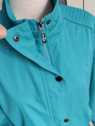Cazadora azul turquesa