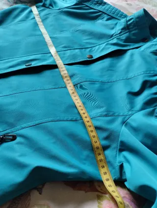 Cazadora azul turquesa