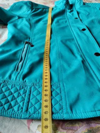Cazadora azul turquesa