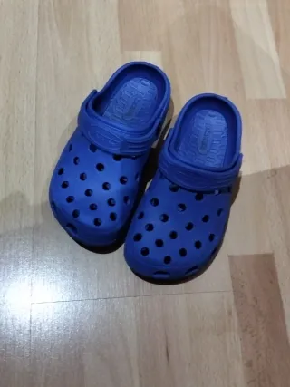Chanclas piscina azules número 32