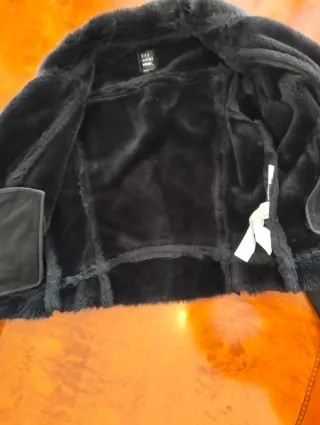 Cazadora Zara ante forrada pelo negra