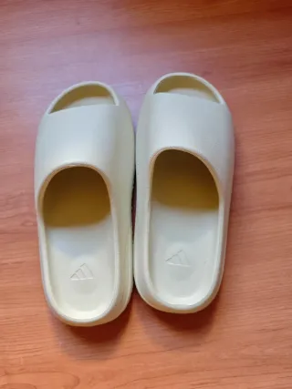 Chanclas Adidas Yeezy Slide Beige