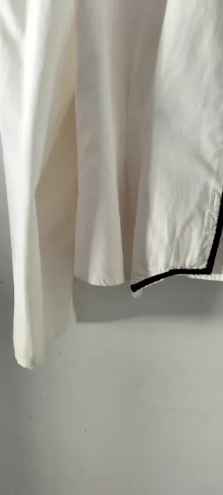 Camisa retro de algodón blanco y cuello mao.