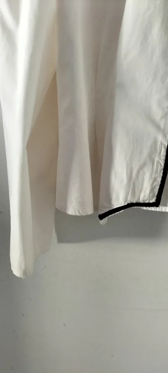 Camisa retro de algodón blanco y cuello mao.