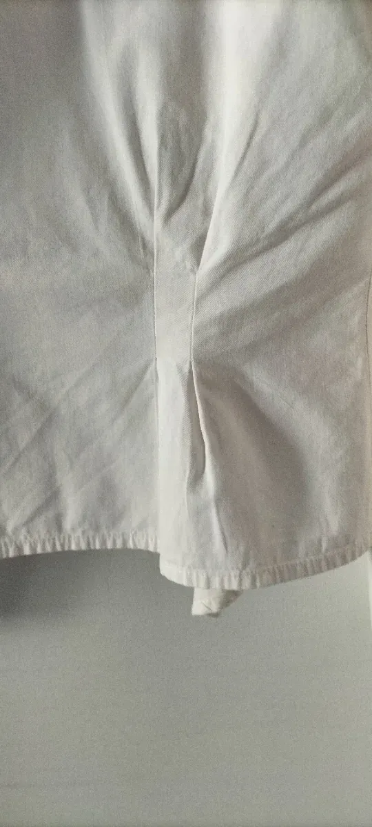 Camisa retro de algodón blanco y cuello mao.