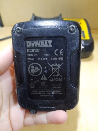 Cargador y Batería DeWalt DCB113 XR