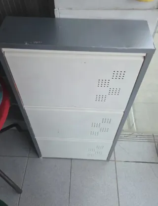 ⚠️ URGENTE⚠️ Zapatero Metálico