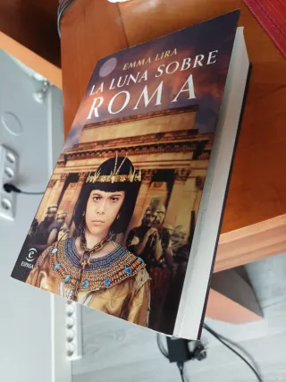 La luna sobre Roma