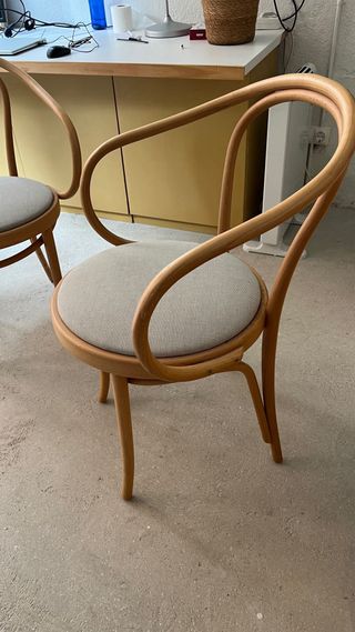 Seggiole Thonet in legno con rivestimento beige
