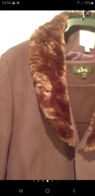 Conjunto chaqueta y vestido berenjena + pañuelo.