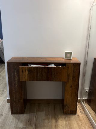 Mueble recibidor madera oscura con cajón