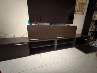 Mueble de TV moderno madera oscura