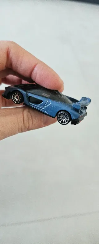 Hot Wheels McLaren Senna Blu