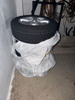 Llantas Mercedes 18” con neumáticos