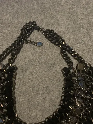 Collana girocollo con pendenti neri zara