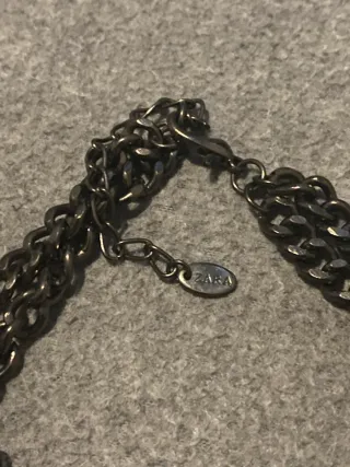 Collana girocollo con pendenti neri zara