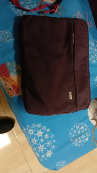 Bolso de mano y bandolera burdeos