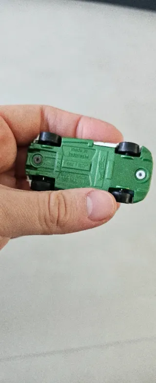 Hot Wheels Fast Fish bianca e verde