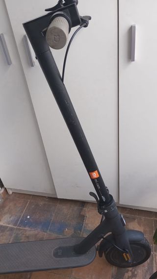 Patinete eléctrico negro