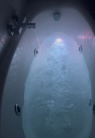 Vasca idromassaggio bianca