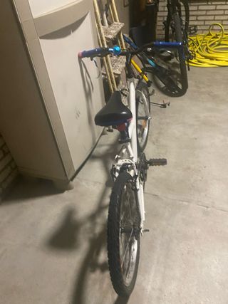 Bicicleta infantil BTWIN blanca