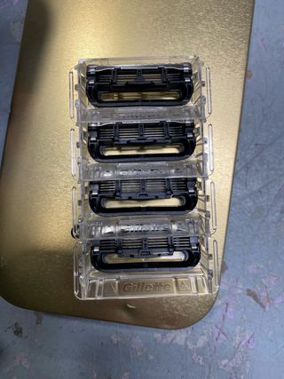 Afeitadora Gillette Labs Dourada c/ Barra Exfolian