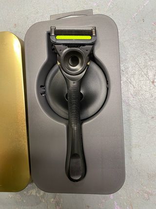 Afeitadora Gillette Labs Dourada c/ Barra Exfolian