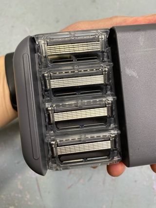 Afeitadora Gillette Labs Dourada c/ Barra Exfolian