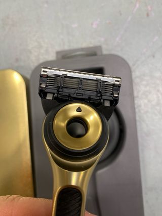 Afeitadora Gillette Labs Dourada c/ Barra Exfolian