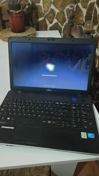 Ordenador Portátil Fujitsu Negro.