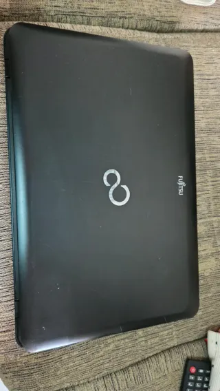 Ordenador Portátil Fujitsu Negro.