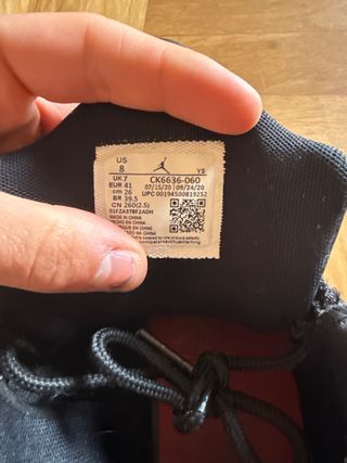 Zapatillas Jordan Max Aura 2 Negras y Rojas