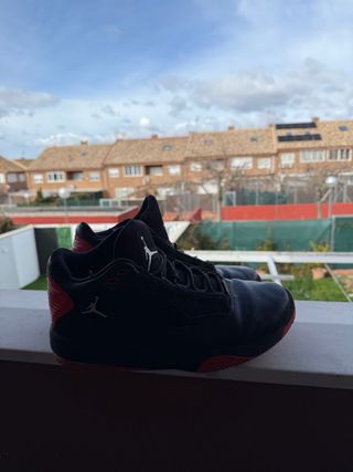 Zapatillas Jordan Max Aura 2 Negras y Rojas