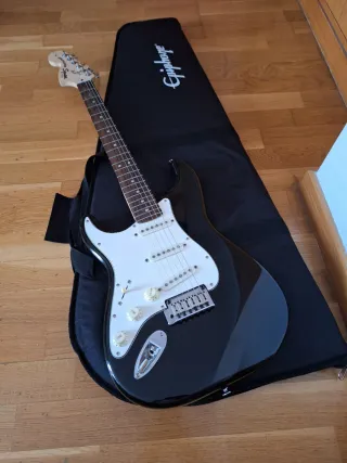 Guitarra Fender Squier Stratocaster zurda