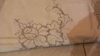 Tovaglia ricamata floreale beige