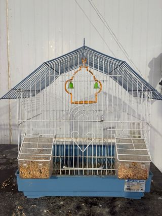 Jaula para pájaros azul y blanca