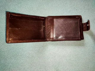 Cartera de piel marrón