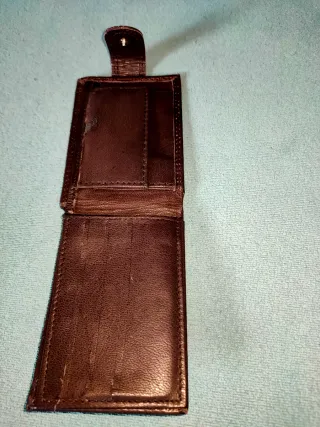 Cartera de piel marrón