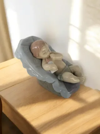 Lladró Nao statuetta neonato con biberon
