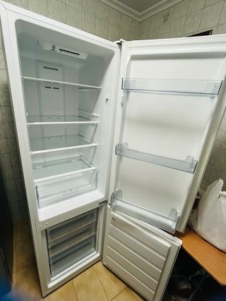 Nevera casi nueva. Precio negociable, a recoger