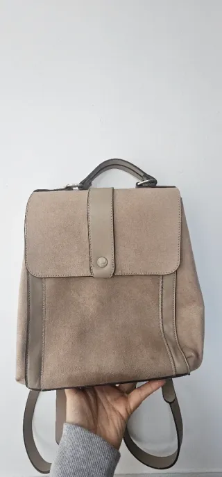 Mochila Parfois Beige y Gris, de ahi el efecto